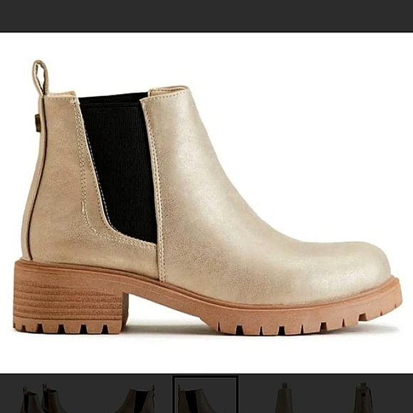 New w/Box Seven7 Billie Faux Leather Gold Chelsea Ankle Booties Size 6 - Picture 3 of 8